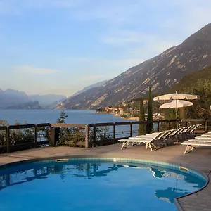 https://piccolo-hotel-malcesine.hotelinveneto.com